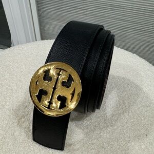 Tory Burch classic 1.5” belt with gold buckle